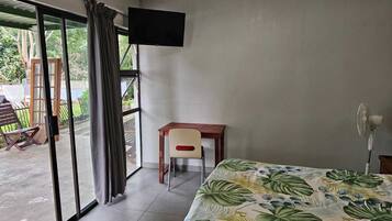 6 habitaciones, tabla de planchar con plancha, wifi y ropa de cama