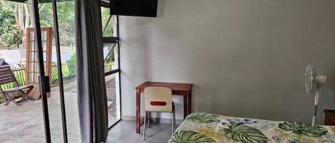 6 bedrooms, iron/ironing board, WiFi, bed sheets