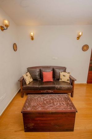 Chambre Quadruple Familiale, balcon, vue jardin | Coin séjour