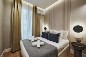 5 bedrooms, desk, iron/ironing board, travel cot - Exclusive 5-Bedroom Urban Villa in Prestigious Chamberí – Fully Renovated (Madrid)