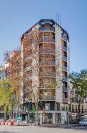 Exterior - Exclusive 5-Bedroom Urban Villa in Prestigious Chamberí – Fully Renovated (Madrid)