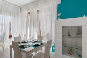 Dining - Apartment 'A Casa Di Brenda' with Mountain View, Wi-Fi and Air Conditioning (Chiavari)