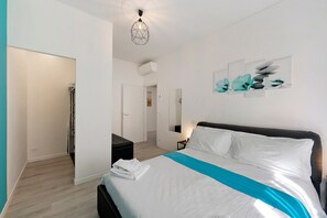 1 dormitorio, tabla de planchar con plancha, wifi y ropa de cama