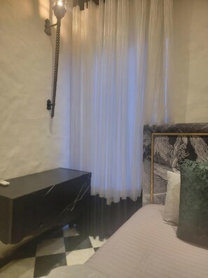 2 bedrooms, iron/ironing board, internet, bed sheets - L’Ancienne Pierre: A Timeless Masterpiece (Lahore)