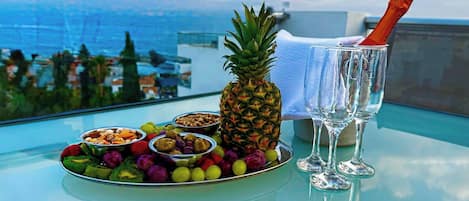 House, 3 Bedrooms | Outdoor dining