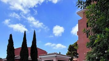 Apartment, 2 Bedrooms, Accessible, Smoking | Exterior