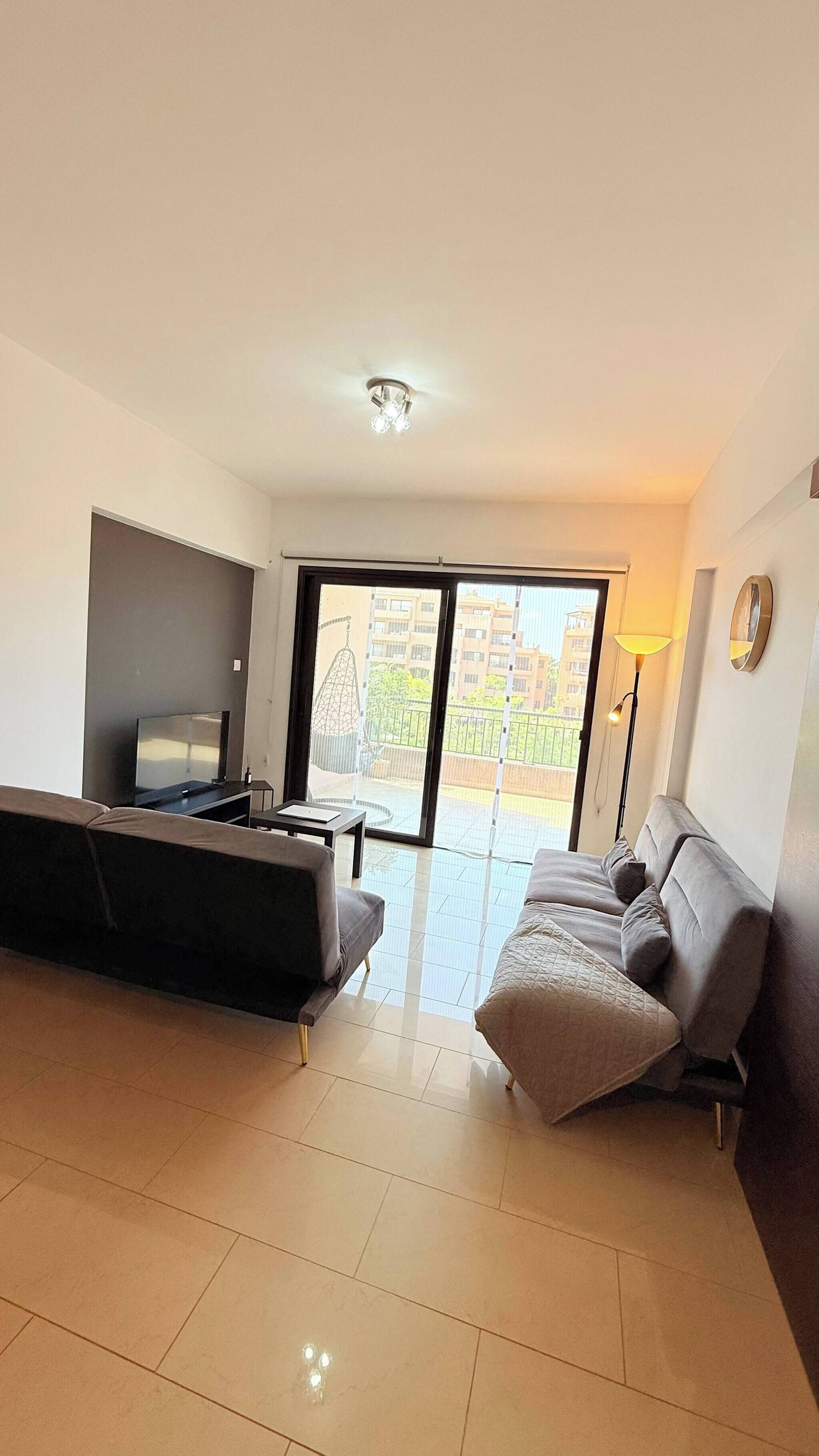 Apartment, 2 Bedrooms, Accessible, Smoking | Living area