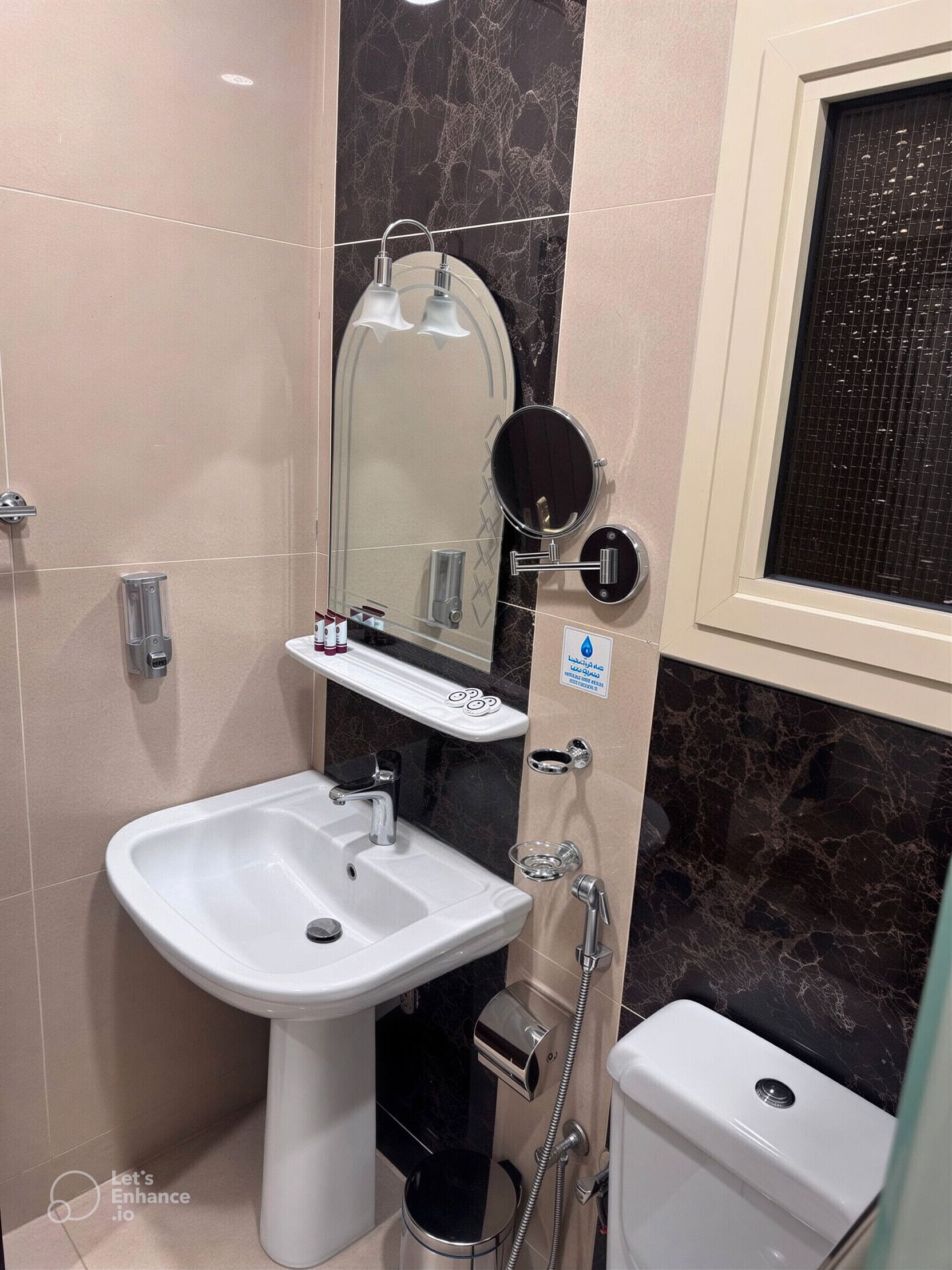 Kamer, 1 twee- of 2 eenpersoonsbedden | Badkamer | Handdoeken, zeep, shampoo