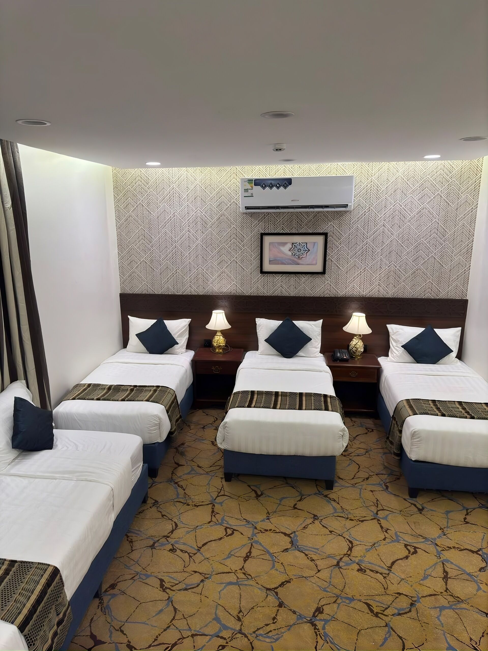 Quadruple Room | Laptop workspace, free WiFi