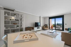 TV - AUGUSTA SEA & POOL VIEW 2467 (Casares)