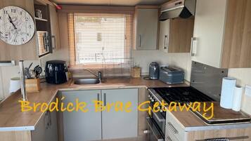 Mobile Home, 3 Bedrooms, Smoking, Balcony | Interior