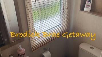 Mobile Home, 3 Bedrooms, Smoking, Balcony | Bathroom