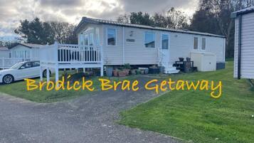 Mobile Home, 3 Bedrooms, Smoking, Balcony | Property grounds