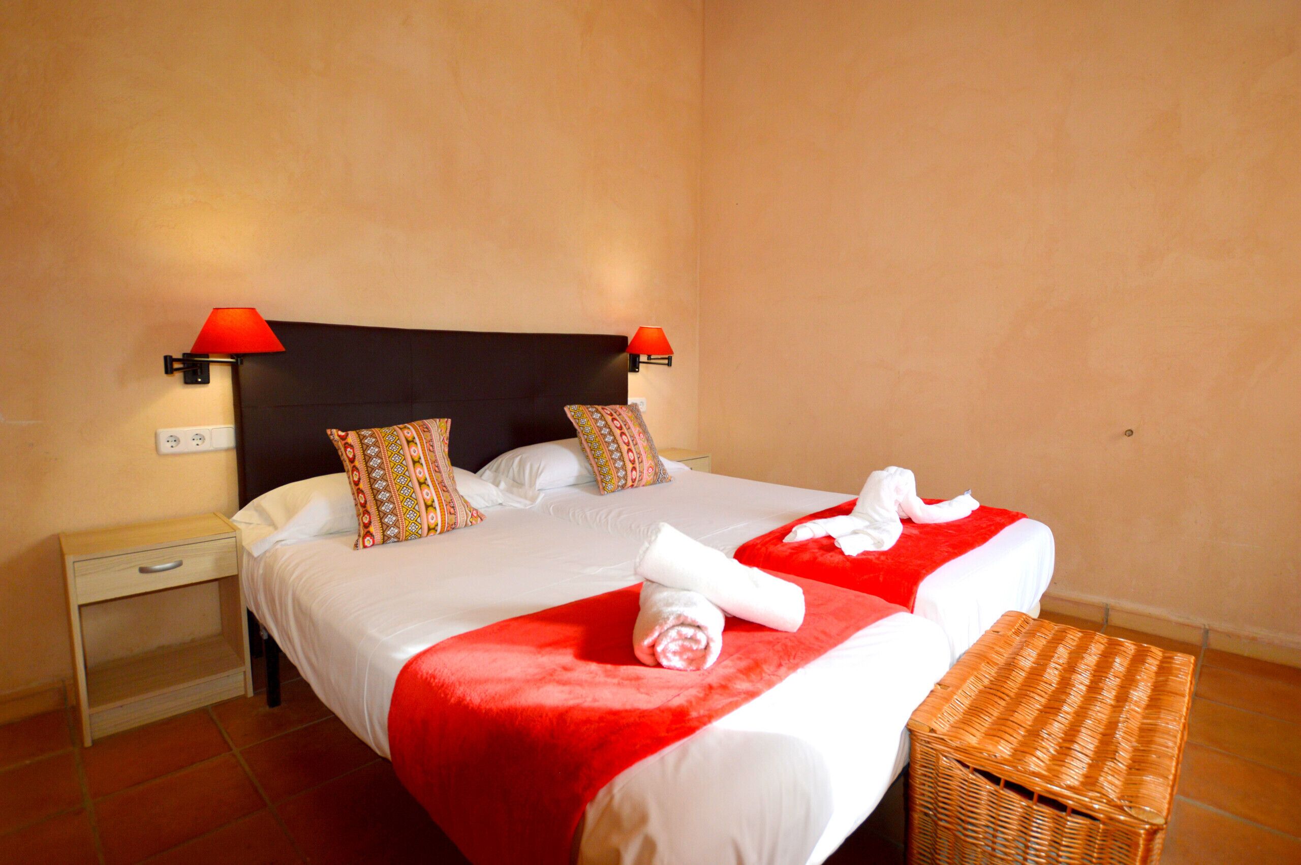 3 bedrooms, bed sheets