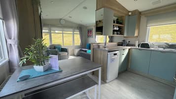 House, 3 Bedrooms, Smoking, Fireplace | Interior