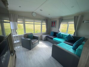 Hus, 3 soverom, røyk, peis | Oppholdsrom