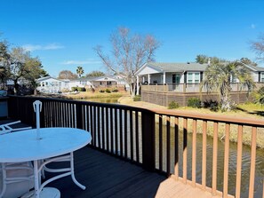 Outdoor dining - 1681 Mason Circle - Located in the Keys (Surfside Beach)