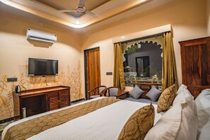 Basic Room, Mountain View | Desk, free WiFi - Maruwas luxury retreat (Mavli)