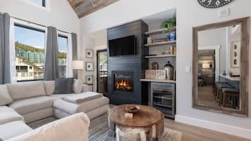 Condo, 2 chambres | Aire de séjour