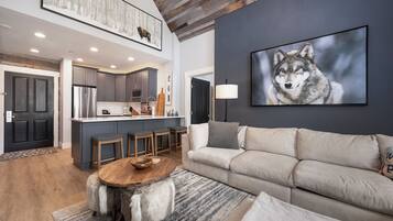 Condo, 2 chambres | Aire de séjour