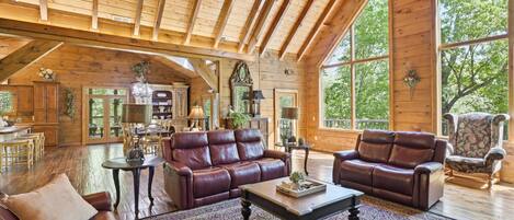 House, 4 Bedrooms | Living area