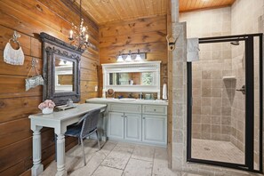 House, 4 Bedrooms | Bathroom - Timberstone 4 Bedroom Home (Sevierville)