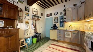 Een microgolfoven, een vaatwasser, een broodrooster