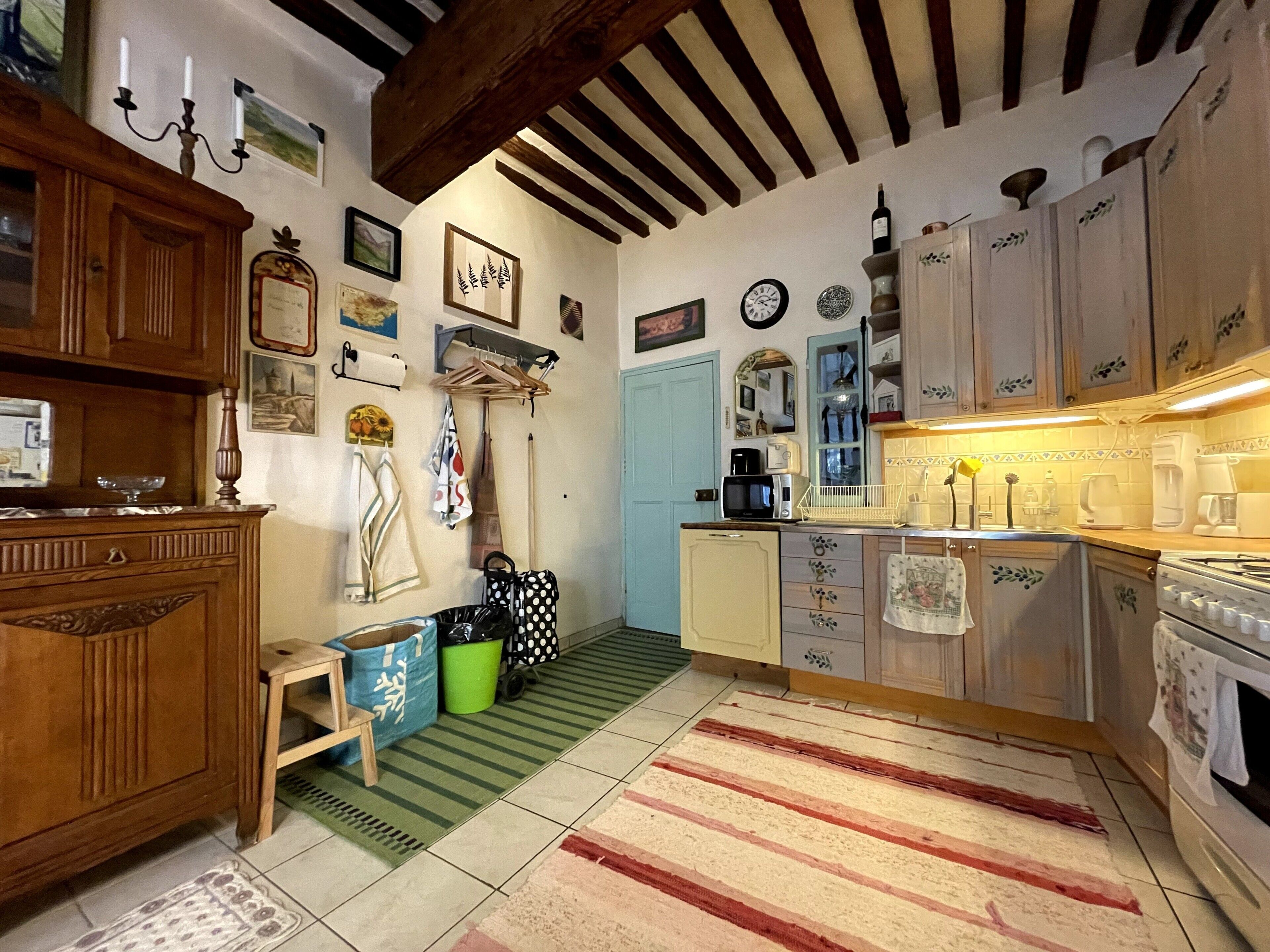 Mikrobølgeovn, opvaskemaskine, brødrister