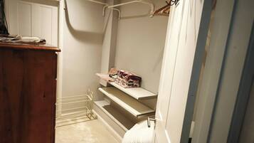 Apartment, 1 Bedroom, Garden View | Interior