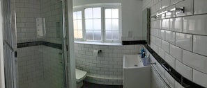 Apartment, 1 Bedroom, Garden View | Bathroom - Groombridge 1 Bed Self Catered Flat, can Sleep 4 (Royal Tunbridge Wells)