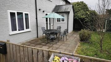 Apartment, 1 Bedroom, Garden View | Outdoor dining