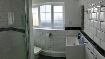 Apartment, 1 Bedroom, Garden View | Bathroom
