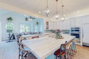 Fridge, microwave, oven, stovetop - 3-story, dog-friendly home near beaches with home theatre, grill & gaming tables (Annapolis)