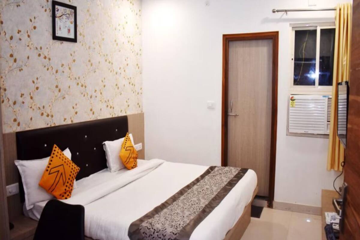 Deluxe Double Room, City View | Meja, Wi-fi percuma 