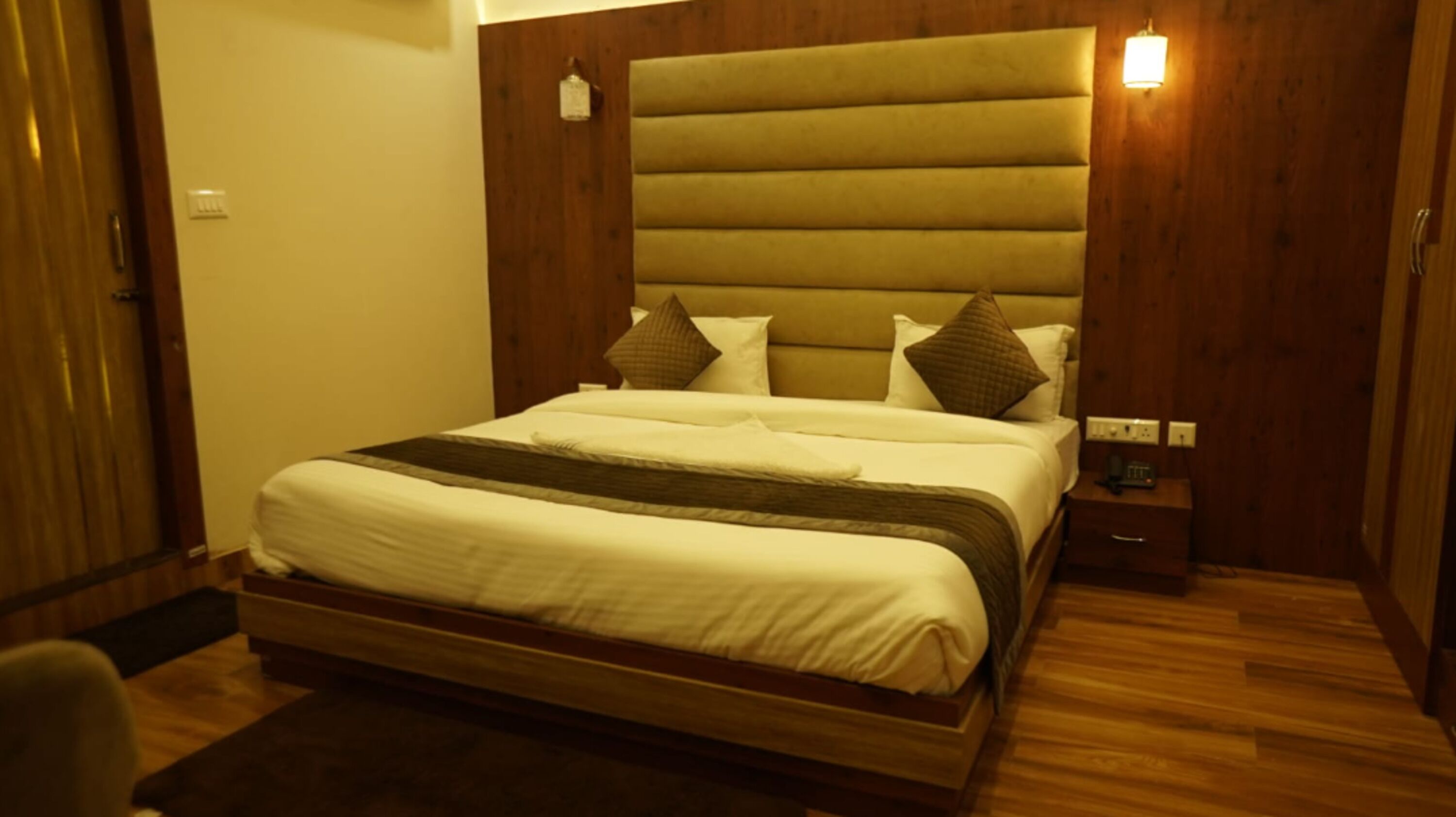 Habitación Signature doble, vistas a la ciudad | Escritorio y wifi gratis