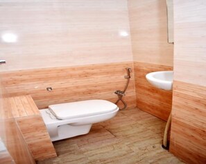 Signature Double Room, City View | Bathroom - Hotel Uma Palace Gorakhpur (Gorakhpur)