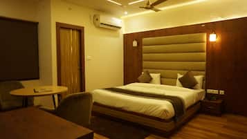 Signature Double Room, City View | Desk, free WiFi