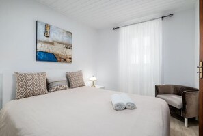 Unclassified image, 3 of 6, button - Vrbo Property (Lagoa)