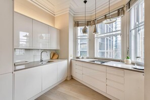 House, Smoking - 3-bed Knightsbridge Harrods View Best Location (London)
