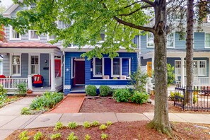 Exterior - Dog-friendly house with yard, deck, firepit, washer/dryer & AC - near golf (Annapolis)