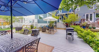 Dog-friendly house with yard, deck, firepit, washer/dryer & AC - near golf