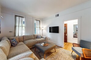 TV - Dog-friendly house with yard, deck, firepit, washer/dryer & AC - near golf (Annapolis)