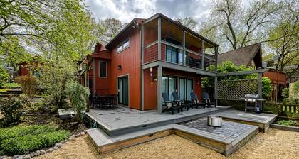 Serene waterfront home with kayaks, paddle board, grill, firepit, W/D, and AC