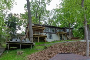Exterior - Riverfront home with multiple decks, central AC, washer/dryer - two dogs OK (Arnold)