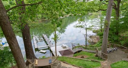 Riverfront home with multiple decks, central AC, washer/dryer - two dogs OK