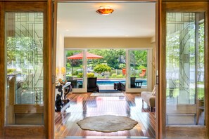 Interior - Lakefront home with private pool, hot tub, outdoor space, central AC, & W/D (Annapolis)