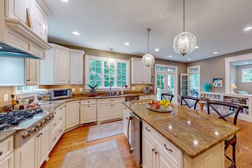 3-story home near river with patio, firepit, Ping-Pong, grill and wood fireplace