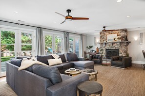 Smart TV, fireplace, books, stereo