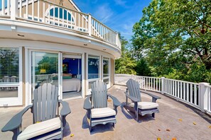 Terrace/patio - Splendid home w/private pool, fire pit, several decks & balconies (Annapolis)