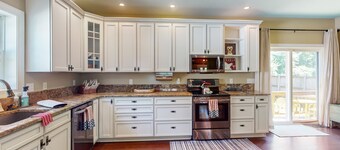 Splendid dog friendly home within walking distance to beach & play area